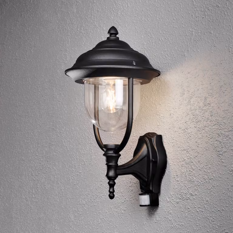 Konstsmide Lampada a muro da est. Parma con sens. pres., n. PARMA, Nero, Plastica, Campagna / Rustiche