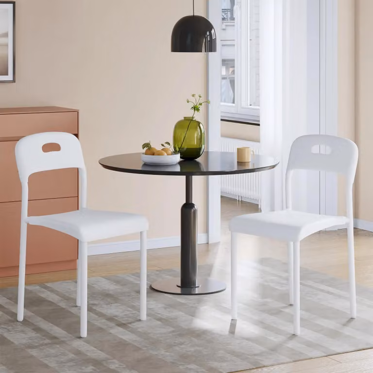Set di 2 sedie da pranzo - Sedie in plastica impilabili dal design moderno - Schienale ergonomico - Senza braccioli - Montaggio semplice - Resistenti all'acqua e alle macchie - Bianco
