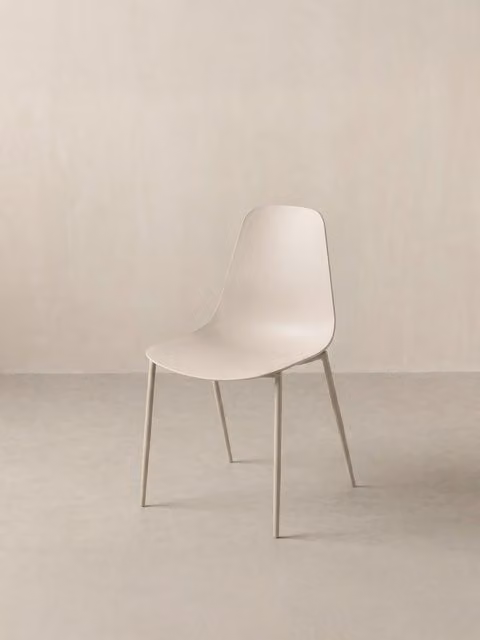 Sedia Minno Kenay Home in polipropilene e metallo beige opaco