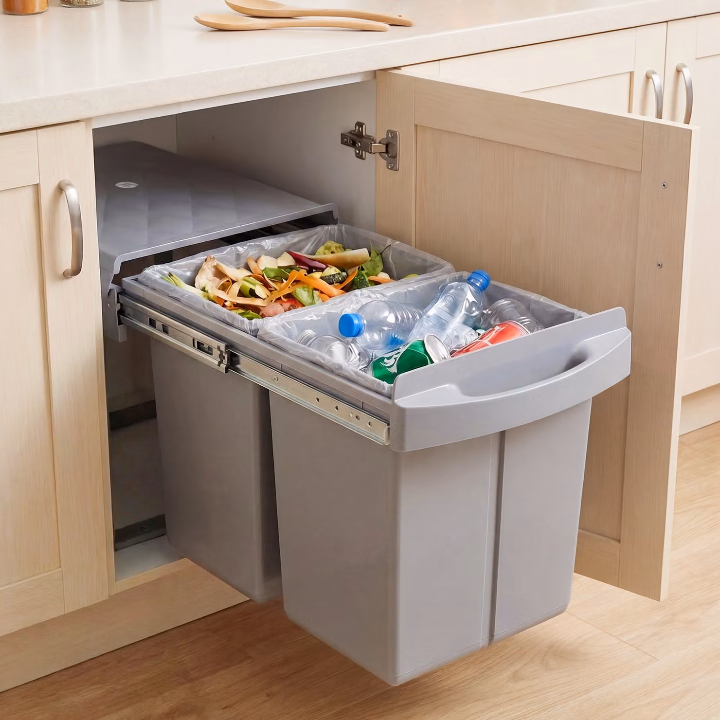 Pattumiera estraibile sottolavello Costway grigia con 2 contenitori rimovibili da 20 l ciascuno in plastica