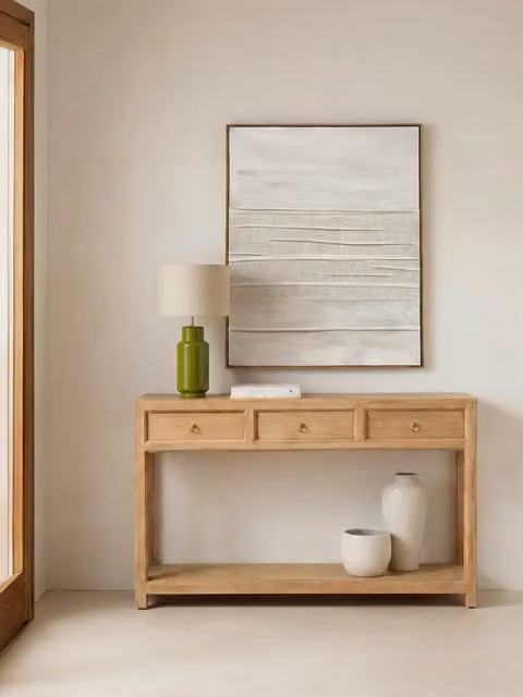 Consolle in legno di mango naturale stile rustico con 3 cassetti e dettagli oro Kenay Home