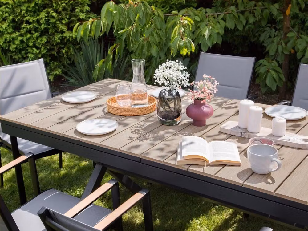 Tavolo da giardino allungabile Beliani in alluminio e composito, stile moderno, colore marrone e grigio, L: 184 cm, P: 242 cm, H: 90 cm – 2