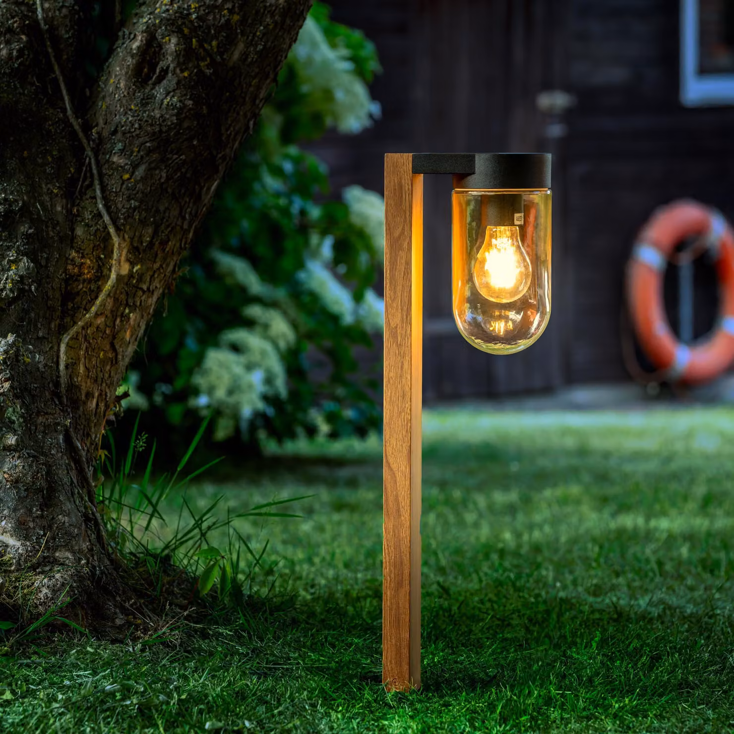 Lampada da esterno a terra, colonna da 55 cm, grado di protezione IP44, aspetto legno, metallo, vetro, attacco E27, dimmerabile