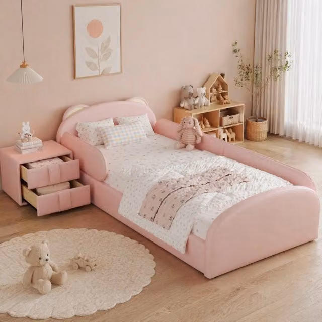 Letto imbottito per bambini rosa 90x200 cm con testiera a orsetto e comodino