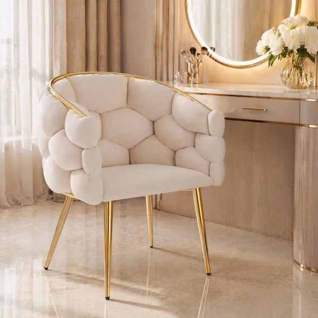 Set di 4 sedie da pranzo in velluto beige con gambe in ferro dorato, design ergonomico e moderno