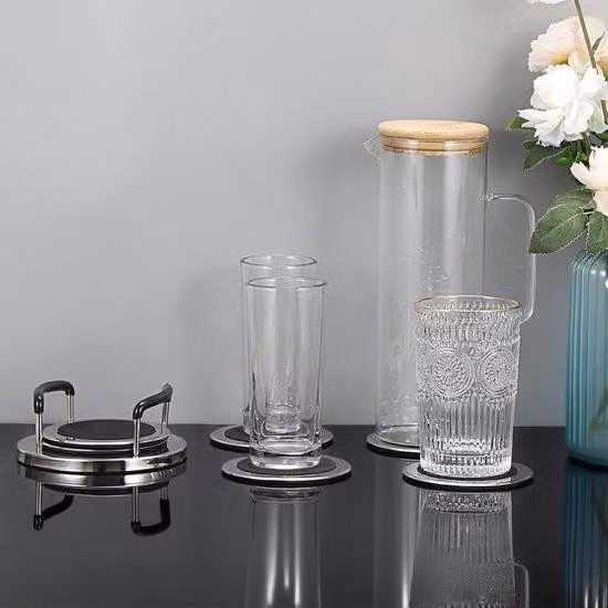 Set di sottobicchieri rotondi in acciaio inossidabile color argento-nero metallizzato, ideali per ristoranti, cucine, bar e decorazioni da tavola.