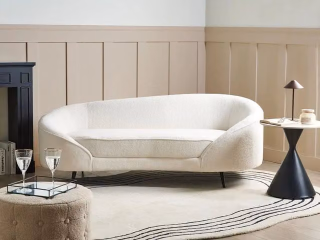 Divano a 2 posti Beliani in velluto e bouclé bianco stile glamour curvo con gambe in metallo e legno L: 183 cm, P: 84 cm, H: 69 cm