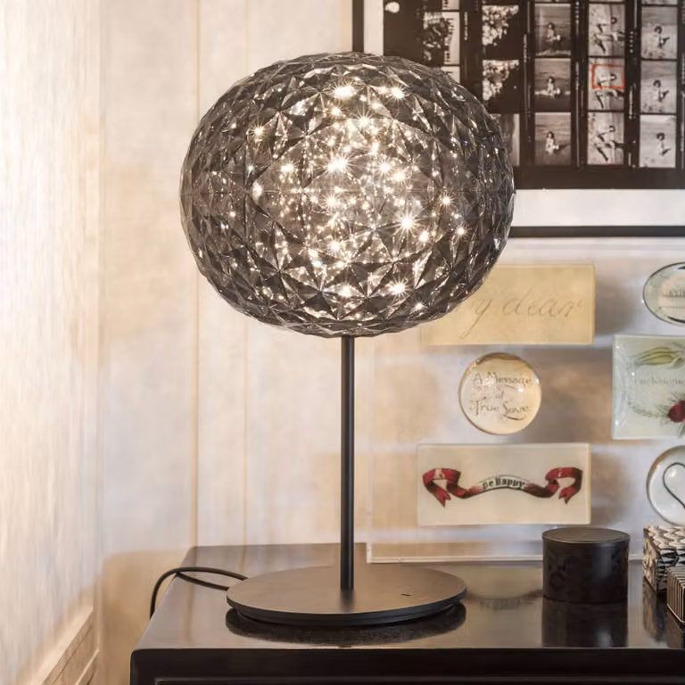 Kartell Lampada da tavolo di design Planet, dimmerabile, Alluminio / Grigio / Zincato, Soggiorno / Sala da pranzo, Plastica, Design, Lampada da tavolo