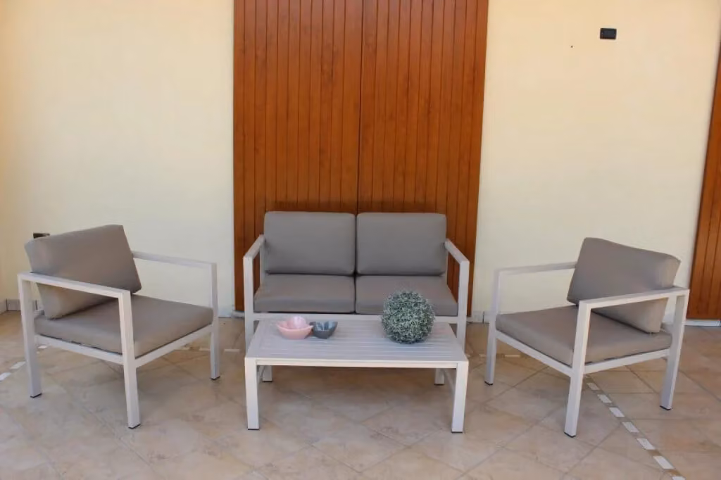 Set Salotto da Giardino GIORDANOSHOP con Divano 2 Posti, 2 Poltrone e Tavolino in Alluminio Verniciato a Polvere Grigio e Beige – 2