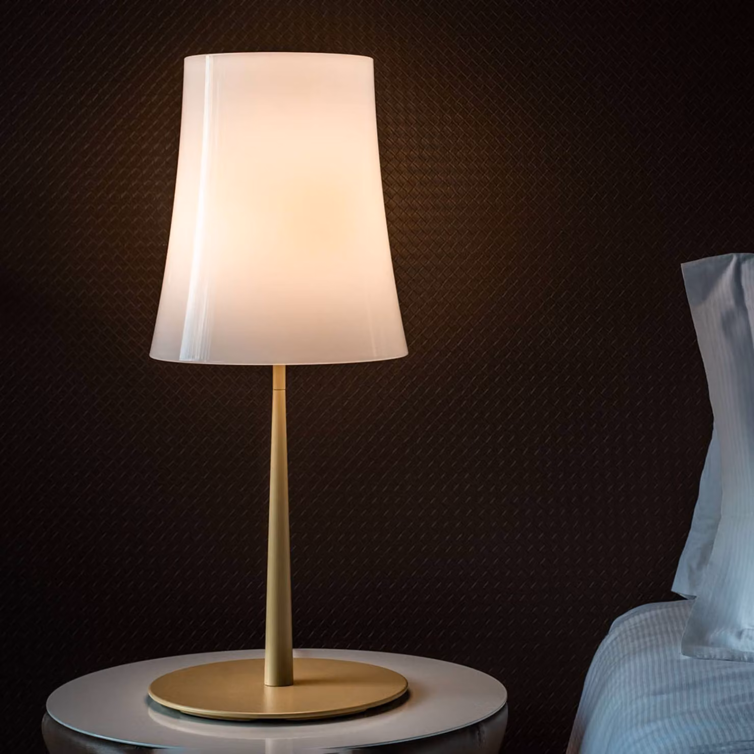 Foscarini Lampada da tavolo di design Birdie Easy Grande, Giallo / Arancione, Soggiorno / Sala da pranzo, Metallo, Design, Lampada da tavolo