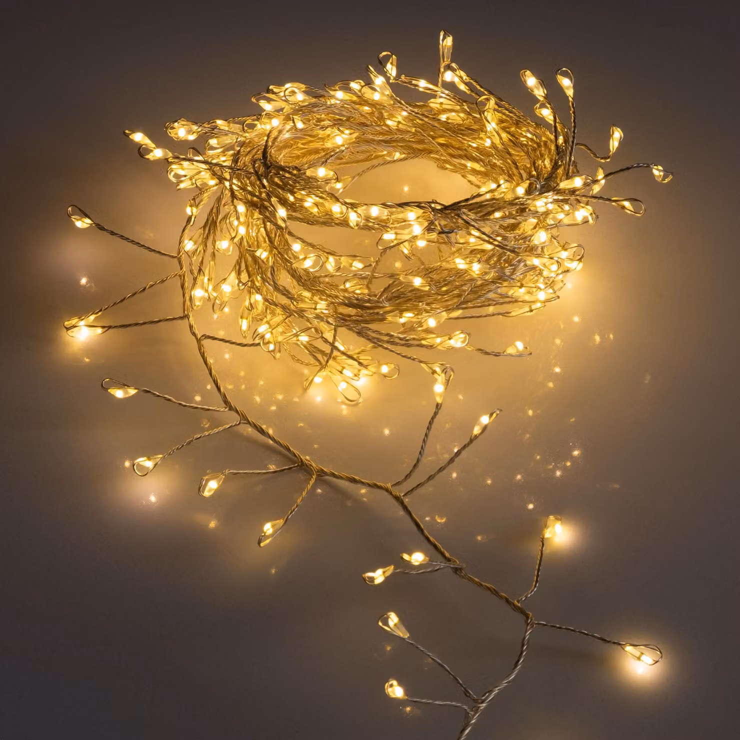 Catene luminose a filo d'argento con cluster di LED - 240 LED / 2,4 metri - Catena luminosa a filo per uso esterno