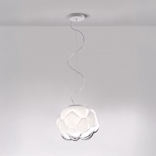 Lampada a sospensione Fabbian Cloudy in vetro bianco e trasparente con finiture in alluminio e attacco E27 per luce LED warm white