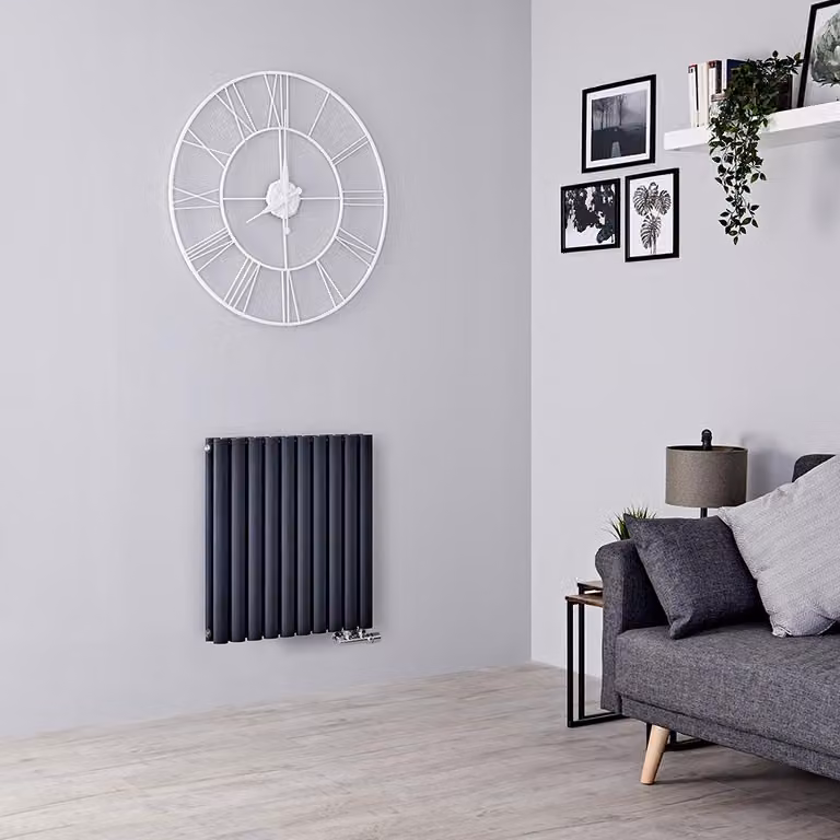 Radiatore di Design Orizzontale con Attacchi Centrali Antracite - 740W - 635 x 595mm - Revive Caldae