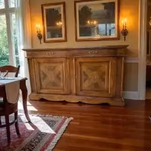 Credenza Madia Alberta KIVIO in legno con intarsio astratto e finitura laccata colore marrone per la tua sala da pranzo – 2