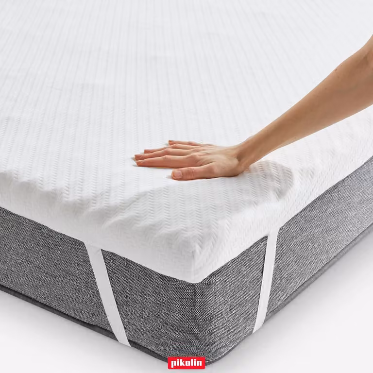 Topper in memory foam, dimensioni 160x190 cm, altezza 7 cm, rimovibile