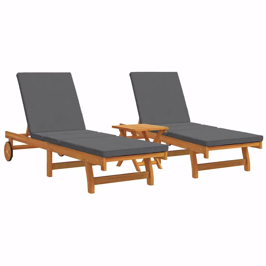Set di 3 lettini da sole vidaXL in legno di acacia con materassini grigi e marroni, dotati di poggiatesta regolabile e ruote per giardino e terrazza