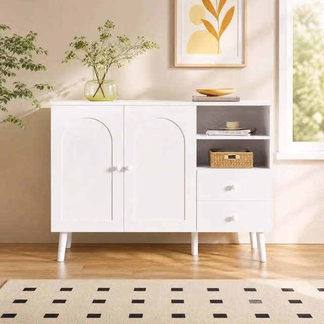 Sideboard bianco con ante bombate, 2 ante, 2 cassetti e ripiani aperti, gambe e maniglie in legno, 118x35x82 cm