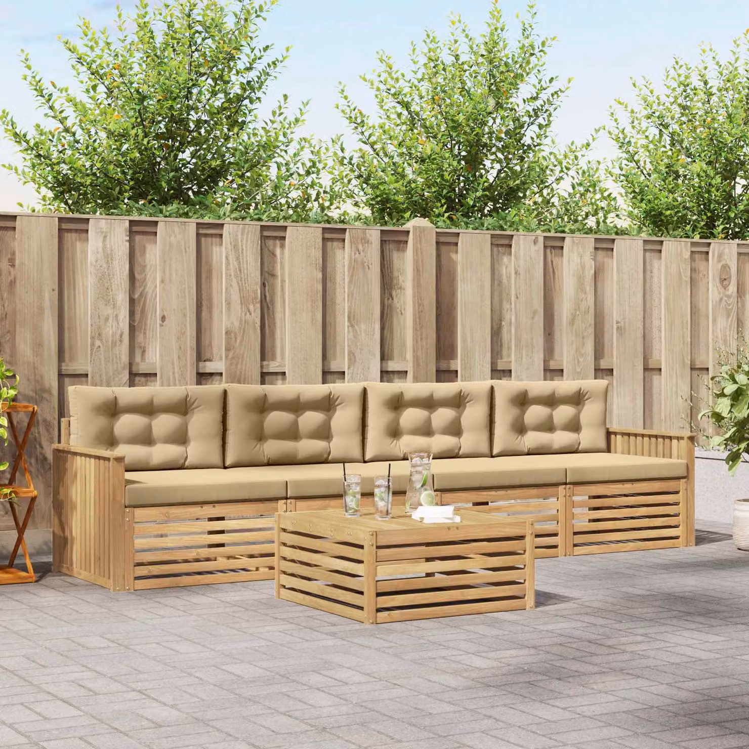 Set di mobili da esterno vidaXL composto da 5 pezzi in legno di acacia con divano a 3 posti, poltrone e tavolino da caffè, colore bianco e beige