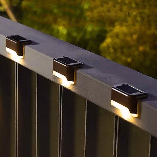 Illuminazione da esterno a energia solare, set composto da 16 lampade LED solari impermeabili, per scale esterne, recinzioni, terrazze, pergolati e vialetti (luce bianco caldo).