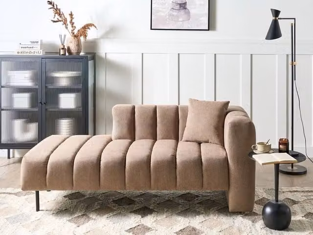 Chaise Lounge BELIANI in tessuto marrone con gambe nere e cuscino lato destro, design moderno e glam, L: 173 cm, P: 79 cm, H: 73 cm – 1