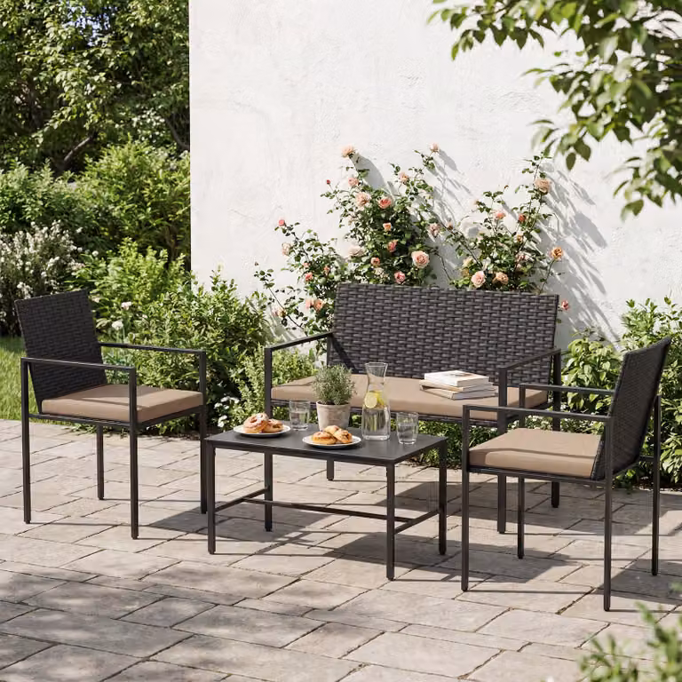 Set da salotto da giardino Costway a 4 pezzi in rattan con tavolino in vetro temperato e poltrone da esterno Giallo