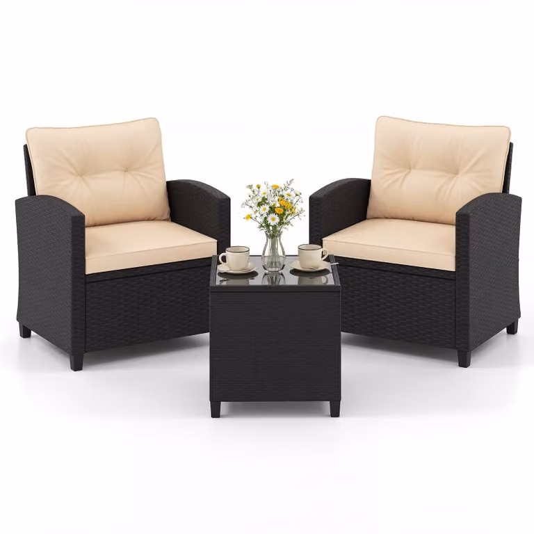 Set da giardino COSTWAY, composto da 3 pezzi, in rattan sintetico. Include: 2 sedie, 1 tavolo e cuscini. Ideale per balconi, terrazze e giardini. Colore: beige