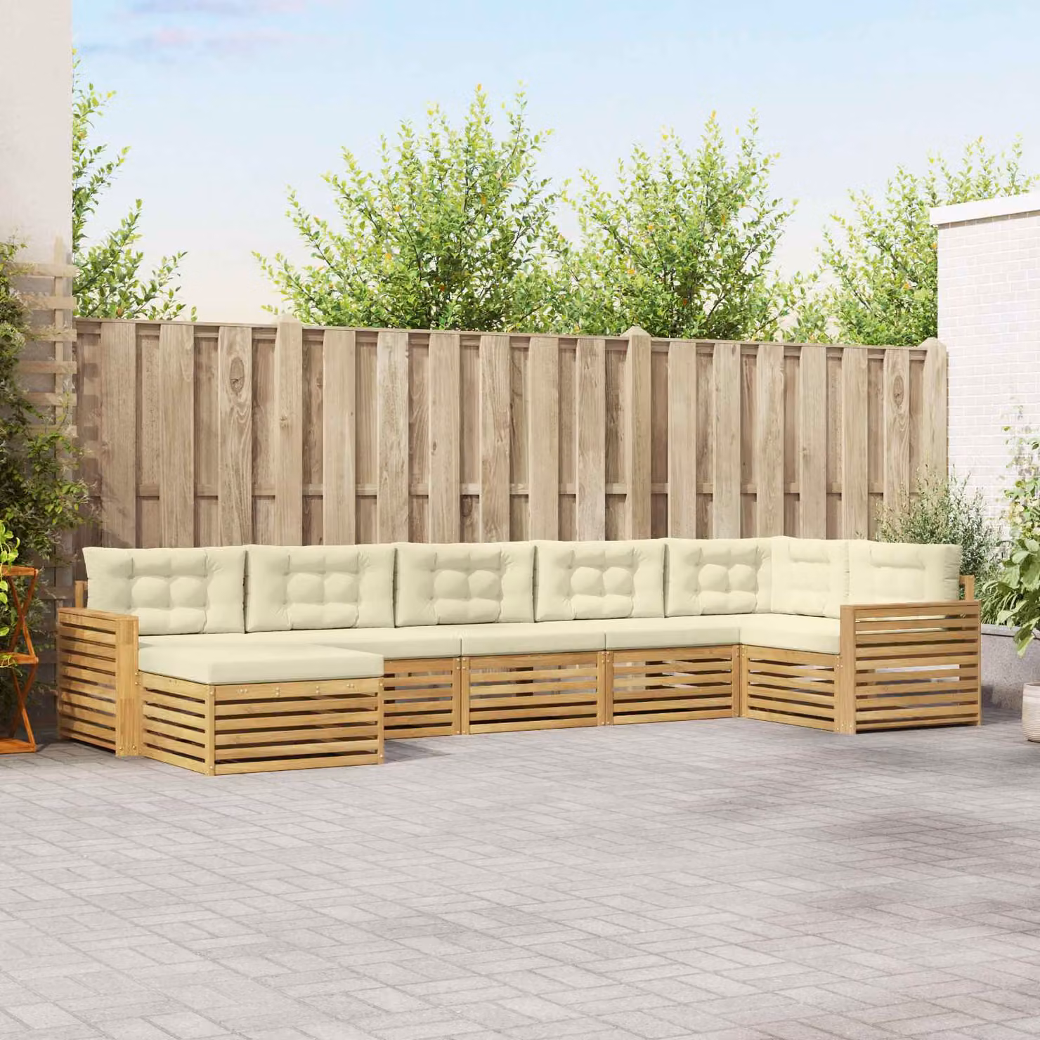 Set di divani da esterno vidaXL a forma di L composto da 7 pezzi in legno di acacia con cuscini in bianco, beige e marrone