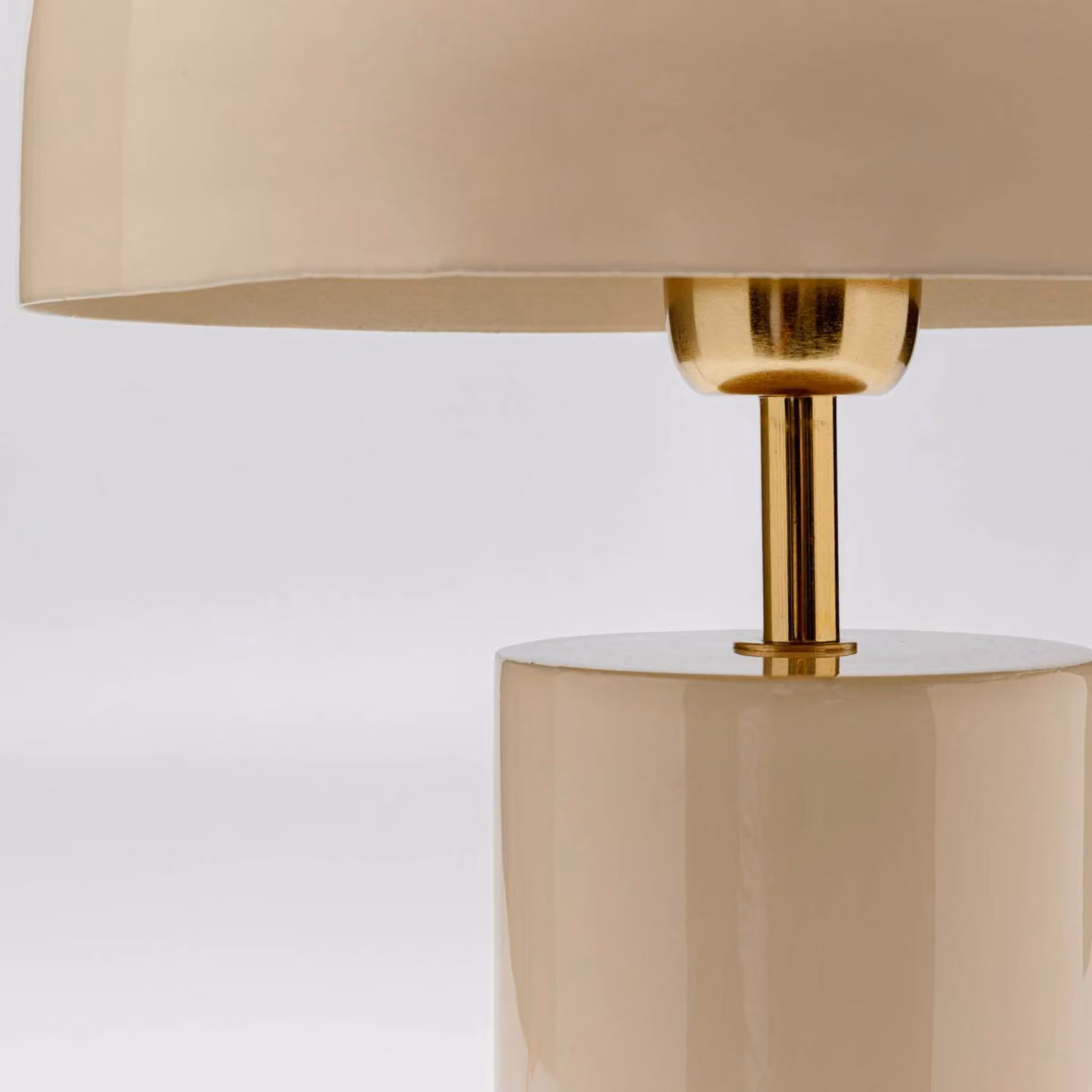 KARE Lampada da tavolo Loungy, Bianco / Opale, Soggiorno / Sala da pranzo, Metallo, Moderno, Lampada da tavolo