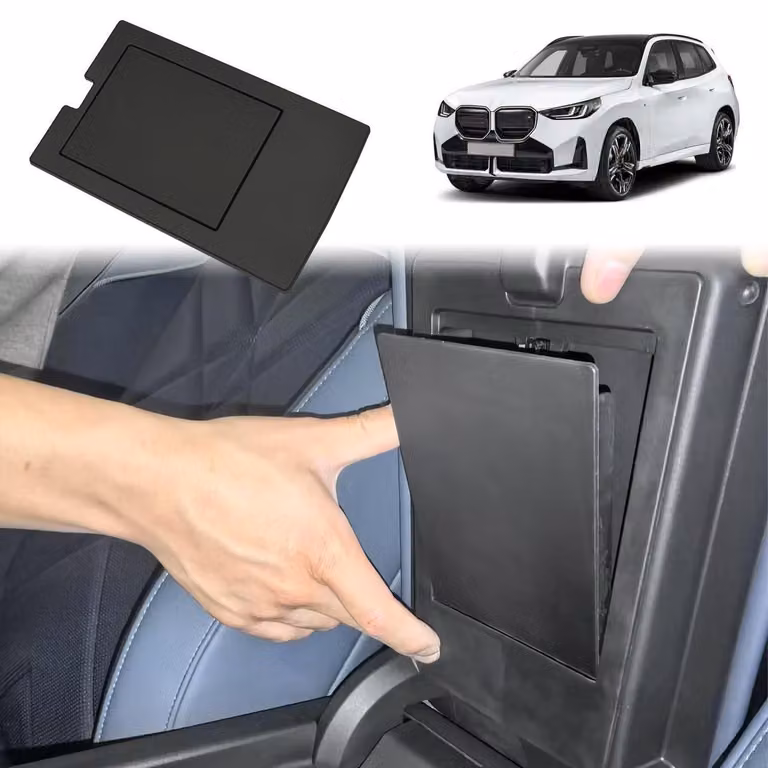 Contenitore portaoggetti per la console centrale della BMW X3 G45, modelli 2025 e 2026, con vano nascosto sotto il bracciolo e organizer