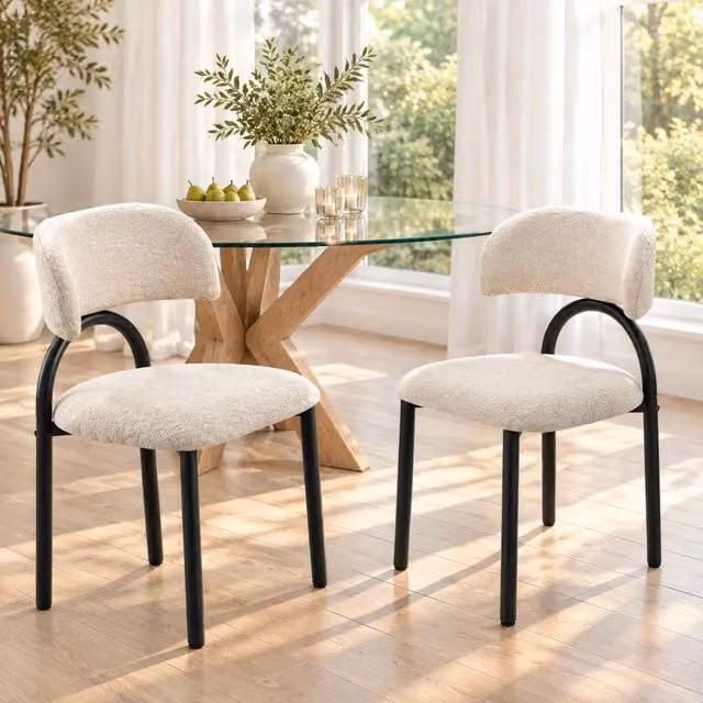 Desviae Set di 2 sedie da pranzo imbottite in tessuto beige con struttura in metallo nero schienale curvo e piedini antiscivolo