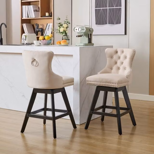 Set di 2 sgabelli da bar girevoli Zephmum in velluto beige con gambe in legno e finiture cromate DE1860BG
