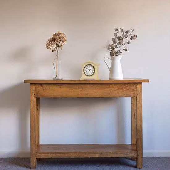 Elegante lampada a sospensione in legno color crema in stile retrò
