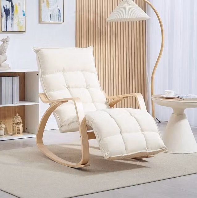 Poltrona a dondolo ULEVR 67x106-123x92 cm con poggiapiedi regolabile, braccioli e rivestimento in poliestere, bianco crema
