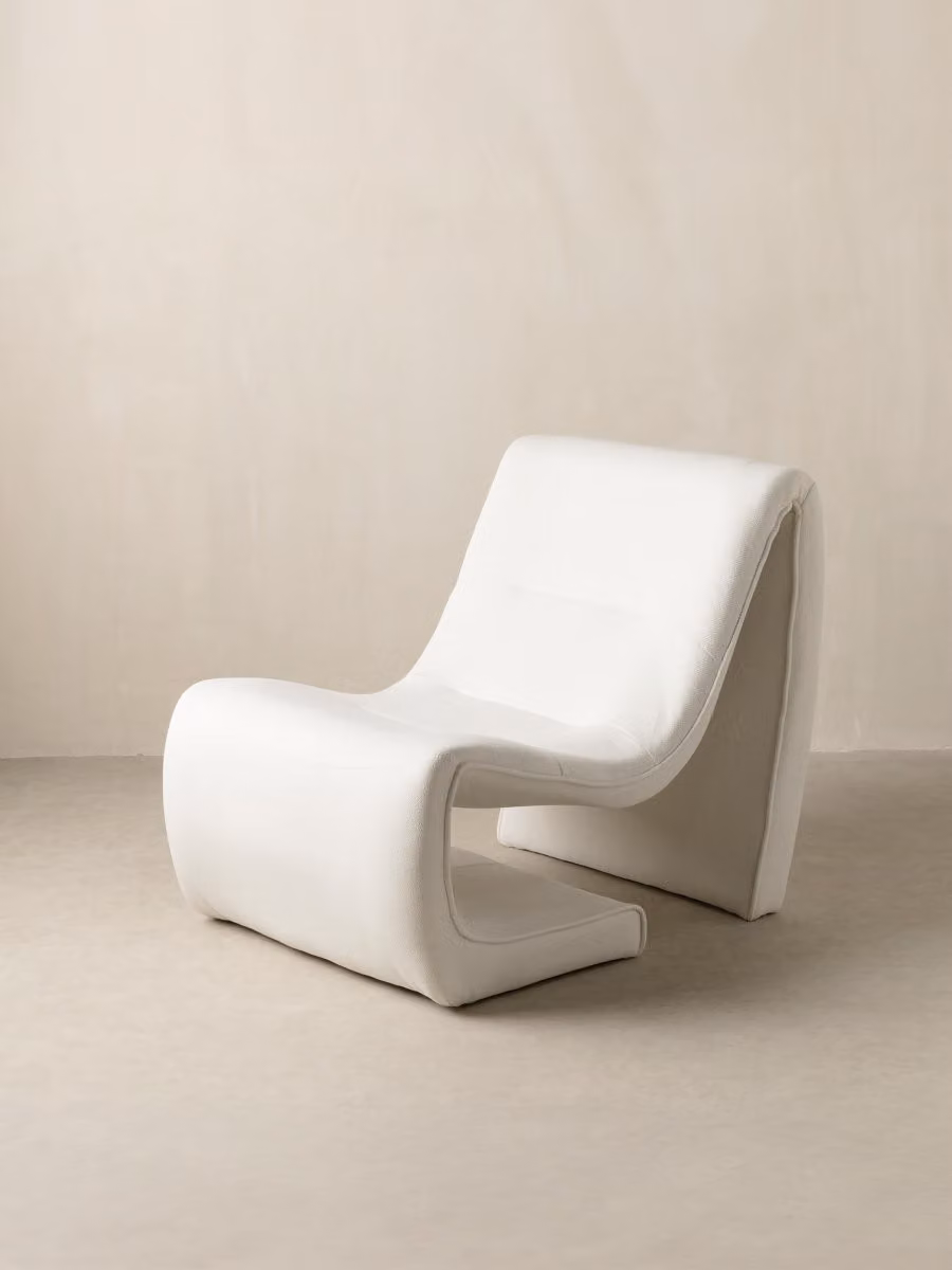 Poltrona imbottita Lyle Kenay Home beige e bianca – 2