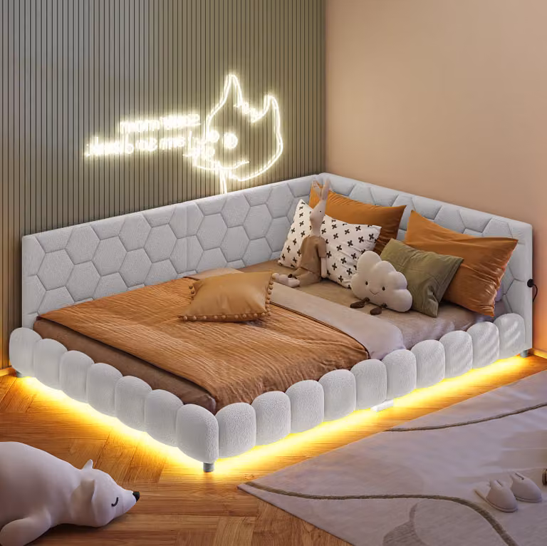 Divano letto Moonbite 140x200 cm – Tageswerk di Tageswerk, con porta USB integrata nell'bracciolo, trasformabile in letto, tessuto, bianco