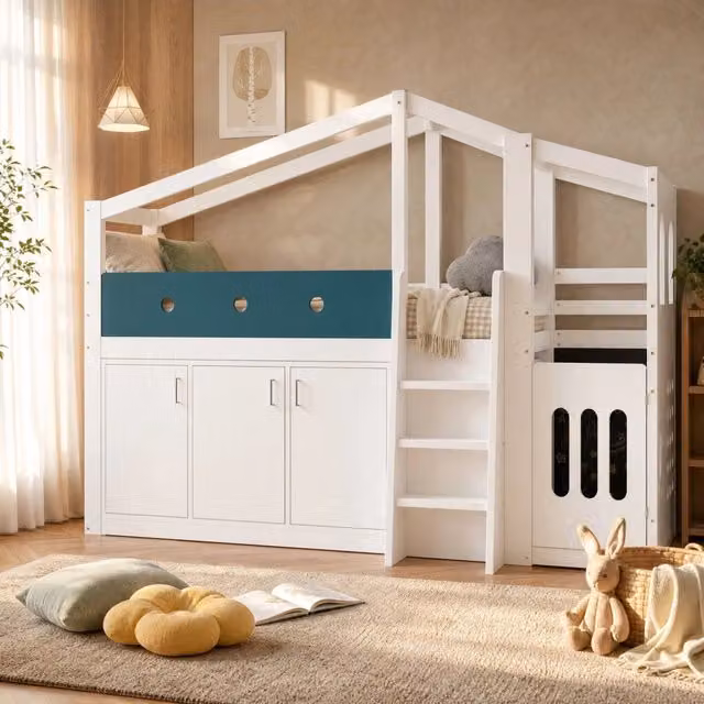 Letto per bambini a mezza altezza 90x200 cm a forma di casetta con area giochi, armadio contenitore e scala in legno bianco