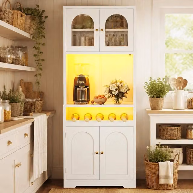 Credenza da cucina alta con LED RGB, vetrina a 2 ante, portabottiglie e ripiani regolabili, bianca, 70 × 38.3 × 180 cm