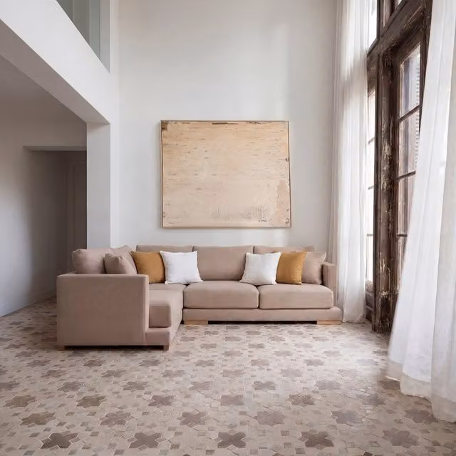 Divano angolare sinistro Banak Monza a 4 posti in tessuto beige con coperture rimovibili e cuscini inclusi