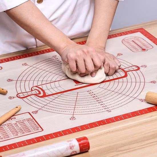 Azomor Tagliere in silicone extra large con fondo antiscivolo e funzioni di misurazione, colore rosso chiaro