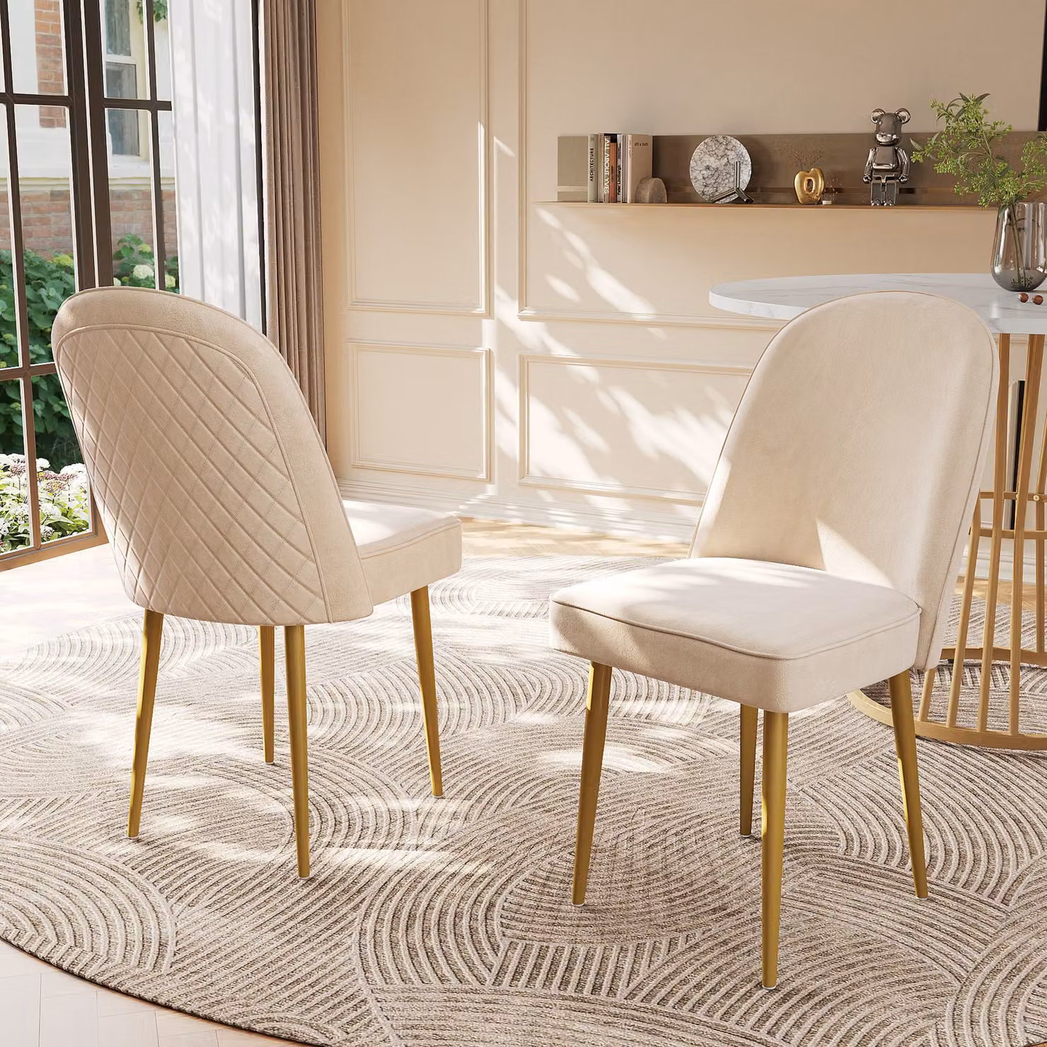 Set di 2 sedie da pranzo moderne in velluto beige con gambe in metallo dorato, L: 50 cm, P: 62 cm, H: 89 cm – 2