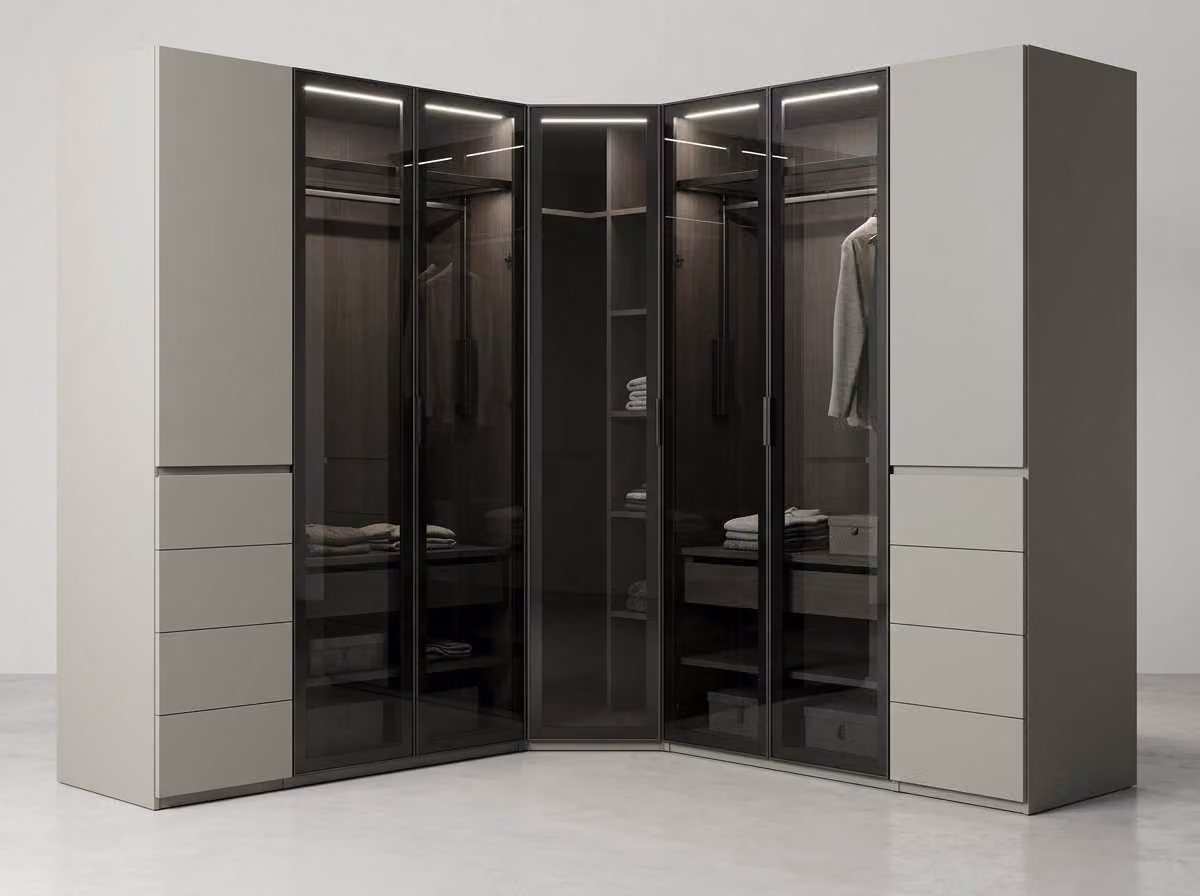 Armadio angolare beige e nero, design moderno ed elegante, con ante in vetro