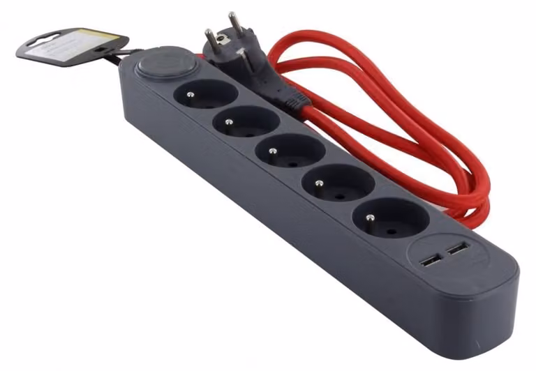 Multipresa grigia con cavo rivestito in tessuto rosso, 2 porte USB, 1,5 m