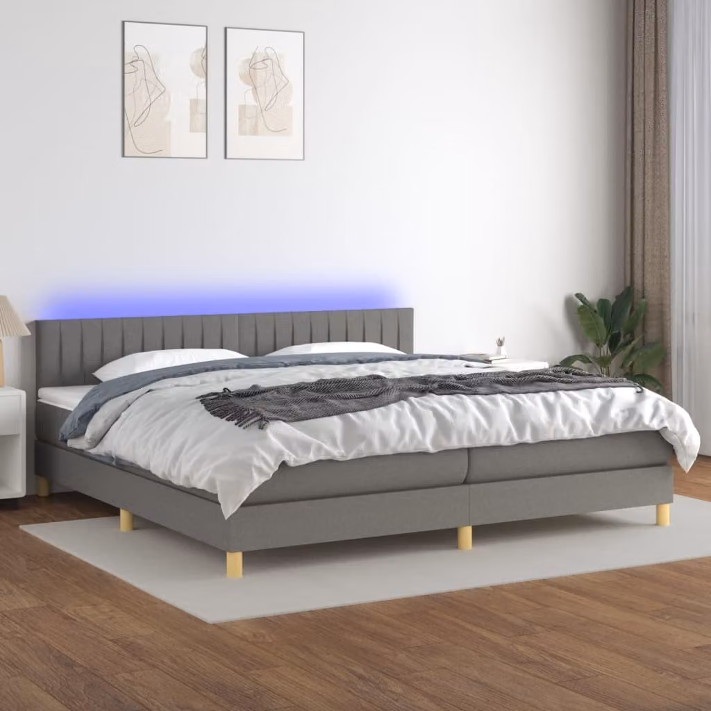 The Living Store Letto a molle con materasso e LED in tessuto grigio scuro 200x200 cm