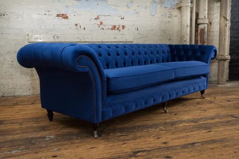 Klassische Chesterfield Couch 4 Sitzer Sofa Couch Samt Leder Blau Design Polster