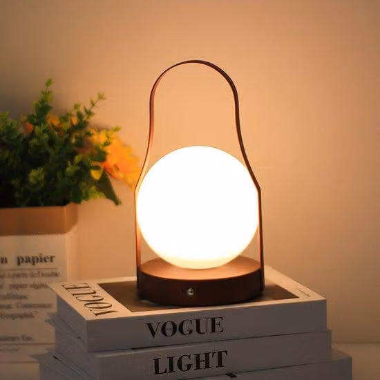 Lampada da scrivania triangolare, portatile, dimmerabile e ricaricabile, con controllo touch, lampada da comodino con 3 livelli di intensità, lampada LED per camera da letto e soggiorno