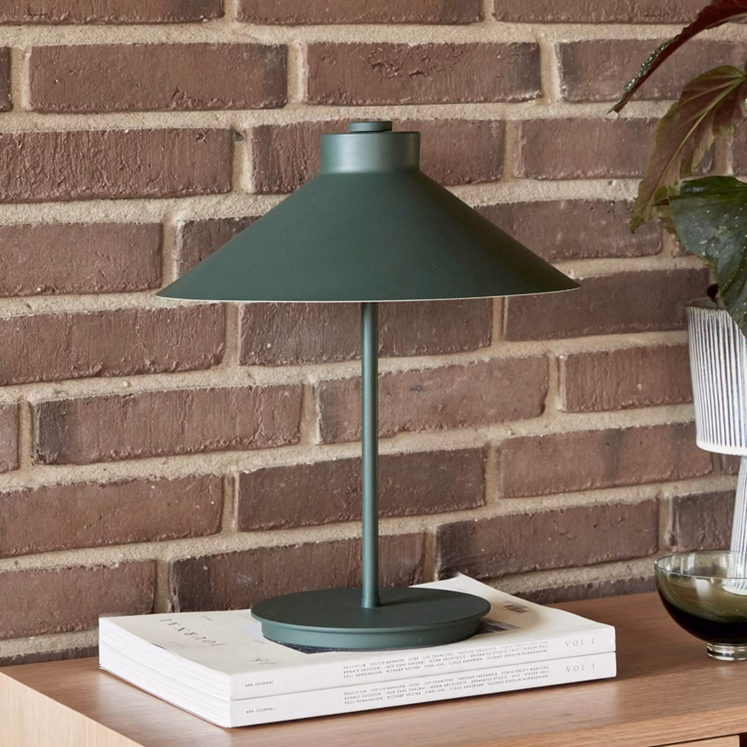 Hübsch Lampada da tavolo di design Shape, Verde, Soggiorno / Sala da pranzo, Metallo, Design, Lampada da tavolo