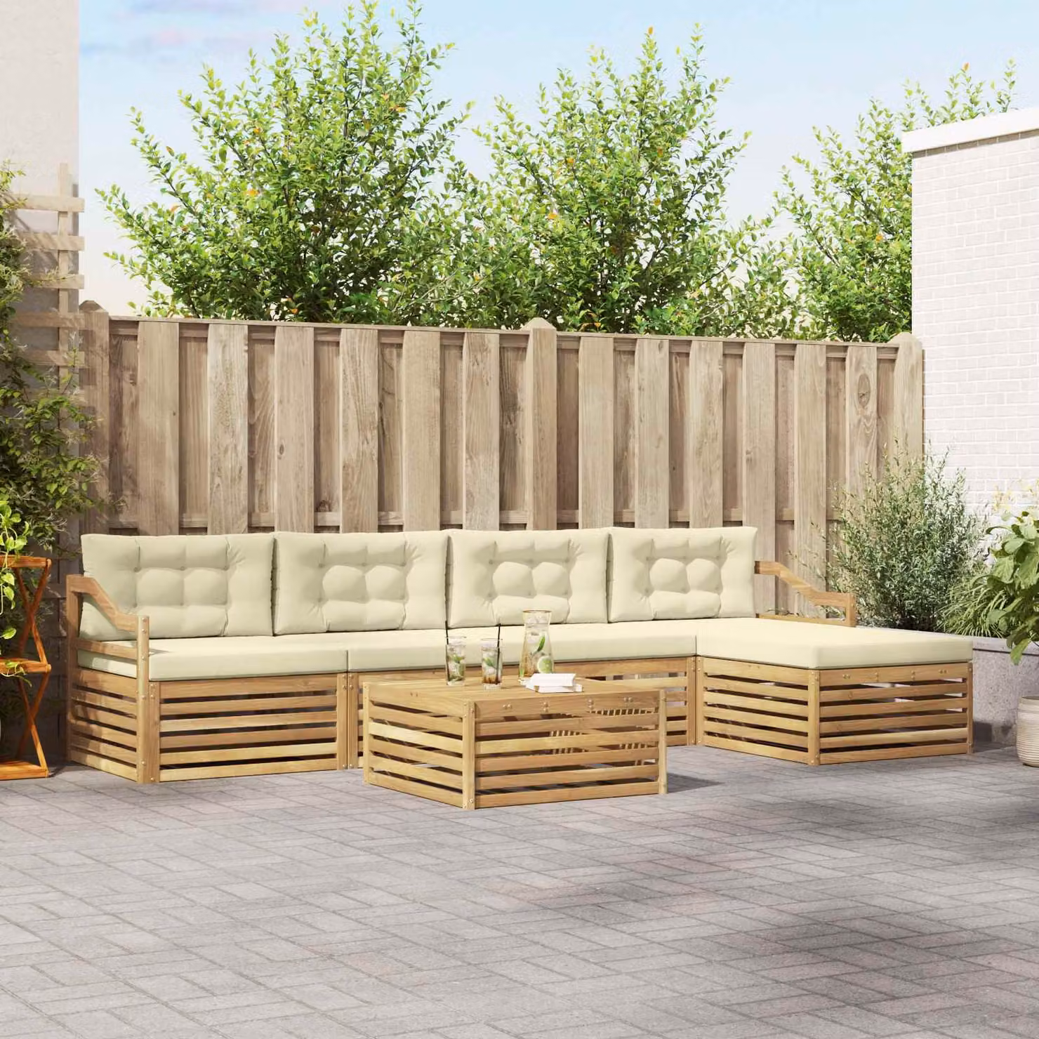 Set di divani da esterno vidaXL 6 pz a forma di L con tavolino e pouf, in legno di acacia e tessuto poliestere bianco e beige
