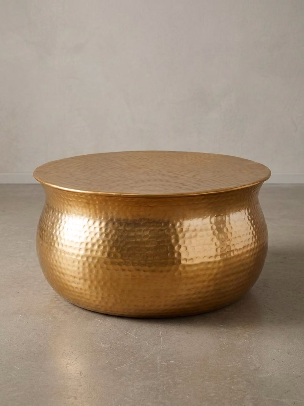 Tavolino da salotto 60x30,5x60 cm in alluminio dorato Tavolino orientale rotondo, Tavolino da salotto in metallo martellato piatto, Tavolino da salotto di design moderno, Tavolino da salotto indiano piccolo