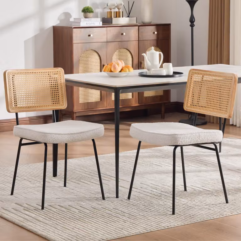 Set di 2 sedie da pranzo senza braccioli, con schienale in rattan sintetico (PE) e seduta in tessuto chenille, colore avorio