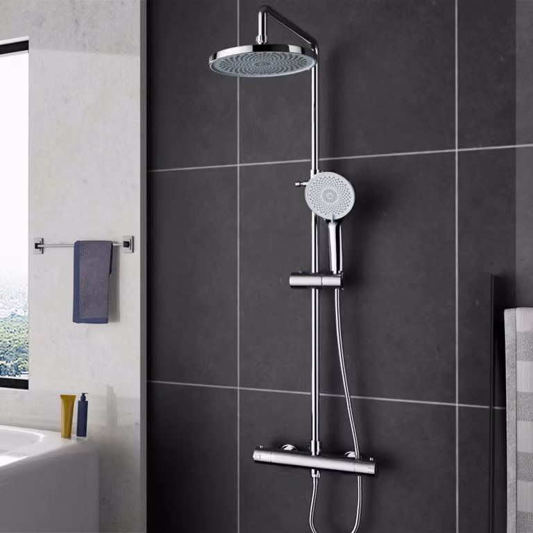 Sistema doccia con soffione a pioggia, regolabile in altezza da 85 a 115 cm, finitura cromata